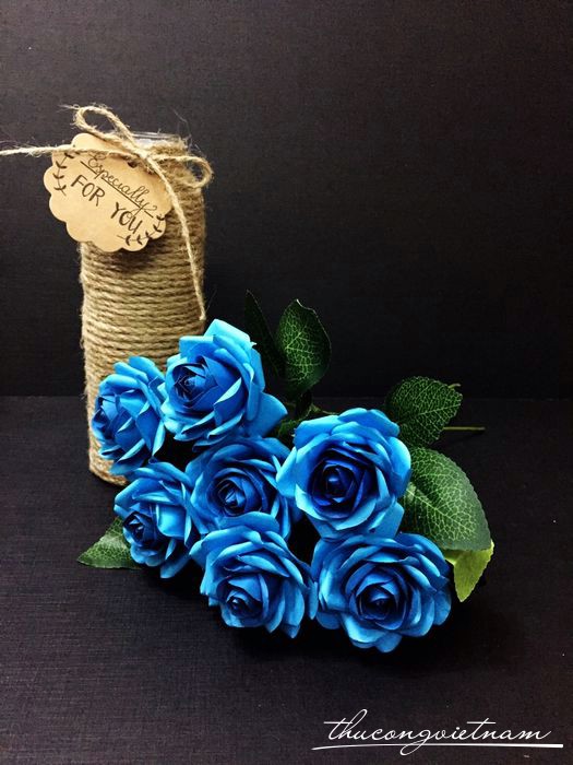 Lọ hoa hồng giấy mỹ thuật màu xanh dương